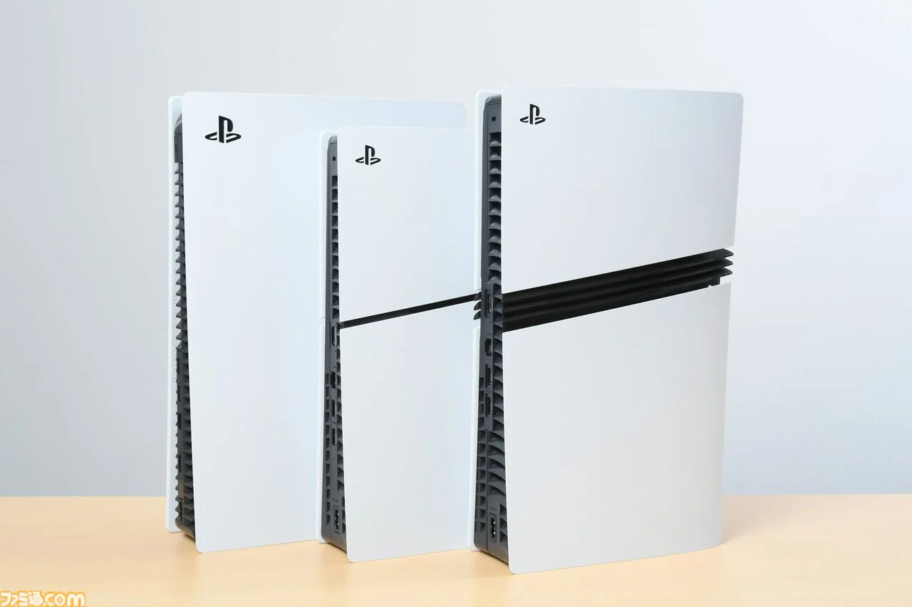 PS5 Slim и PS5 Pro рядом — сравнение 2025